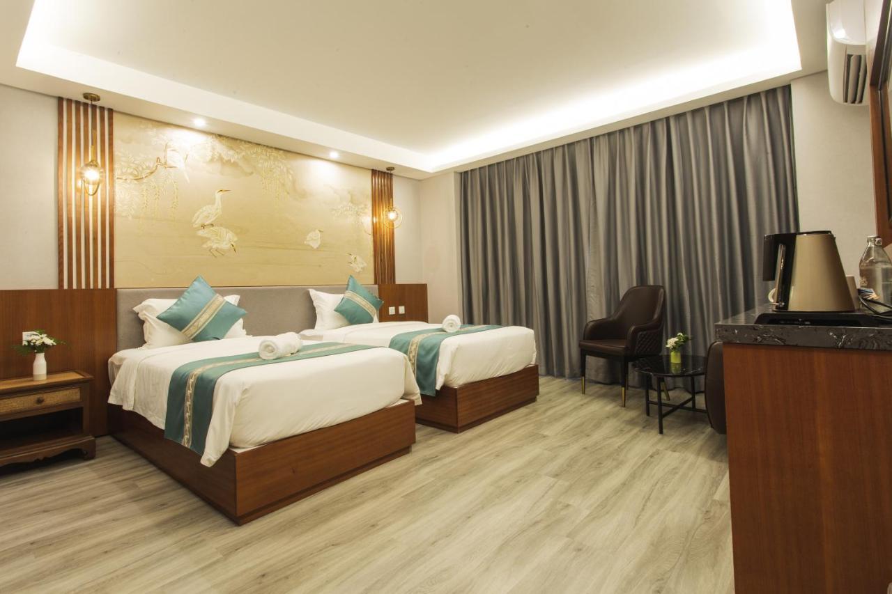 Thapae Twins Hotel Chiang Mai Exterior photo
