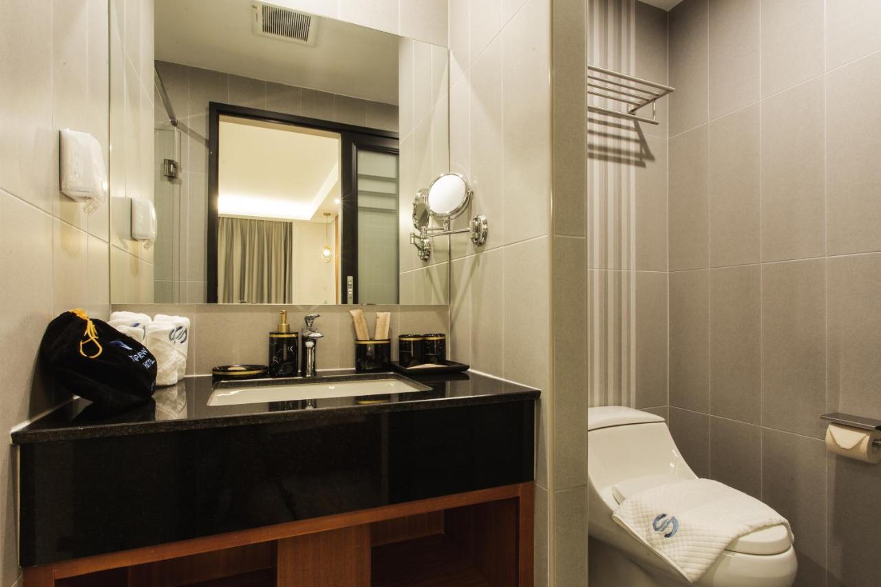 Thapae Twins Hotel Chiang Mai Exterior photo