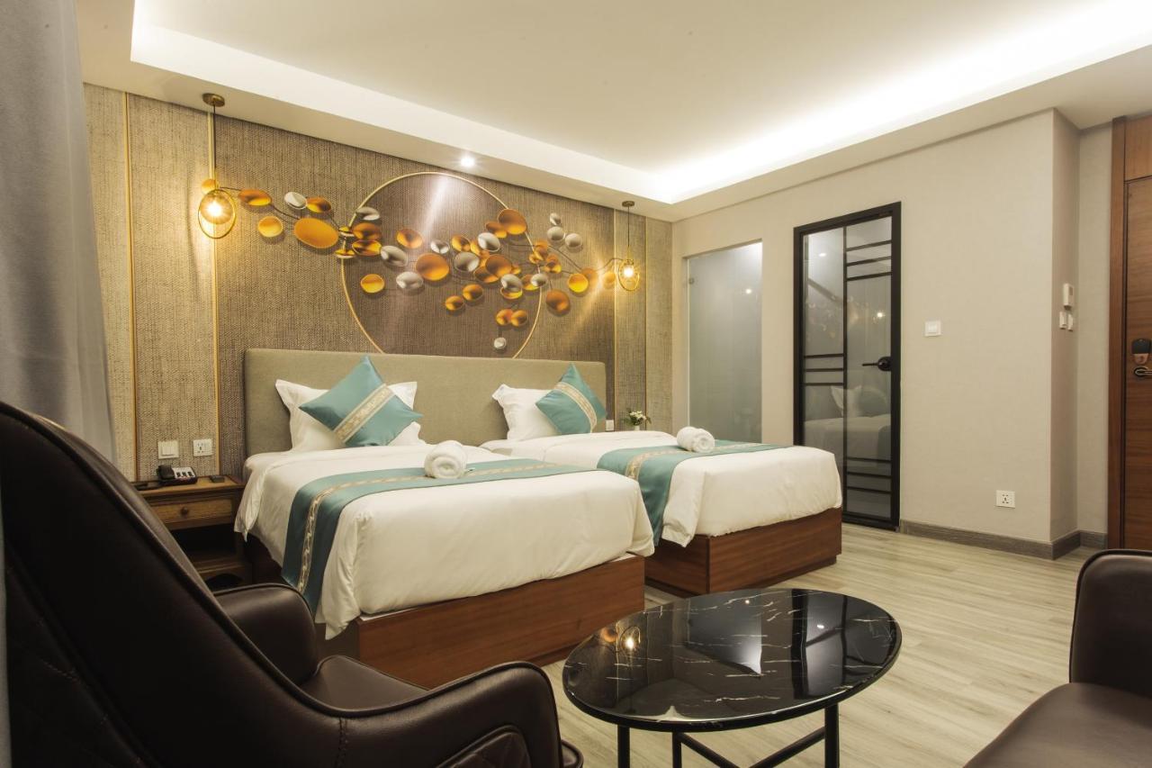 Thapae Twins Hotel Chiang Mai Exterior photo